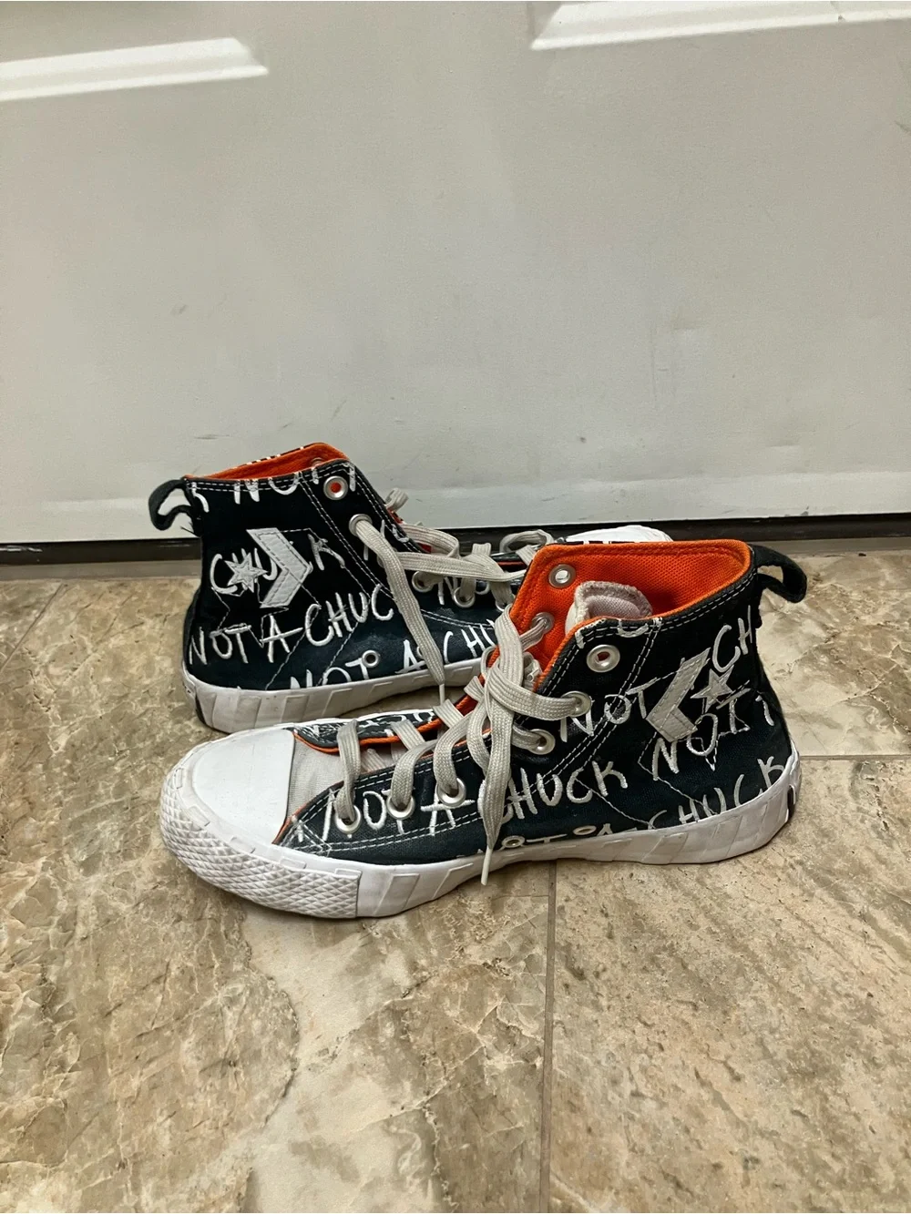 Converse black white